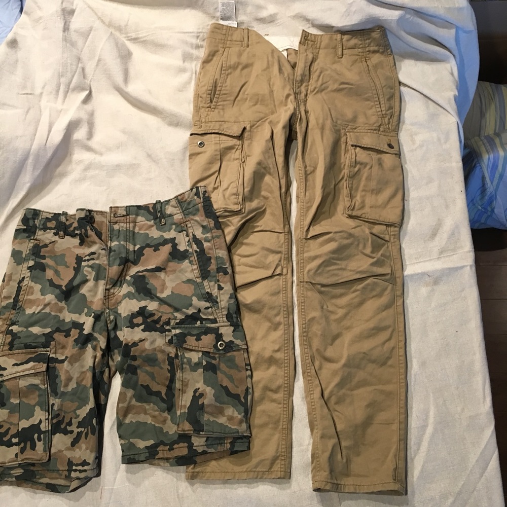 LIKE NEW Levi's: camo cargo shorts and cargo pants